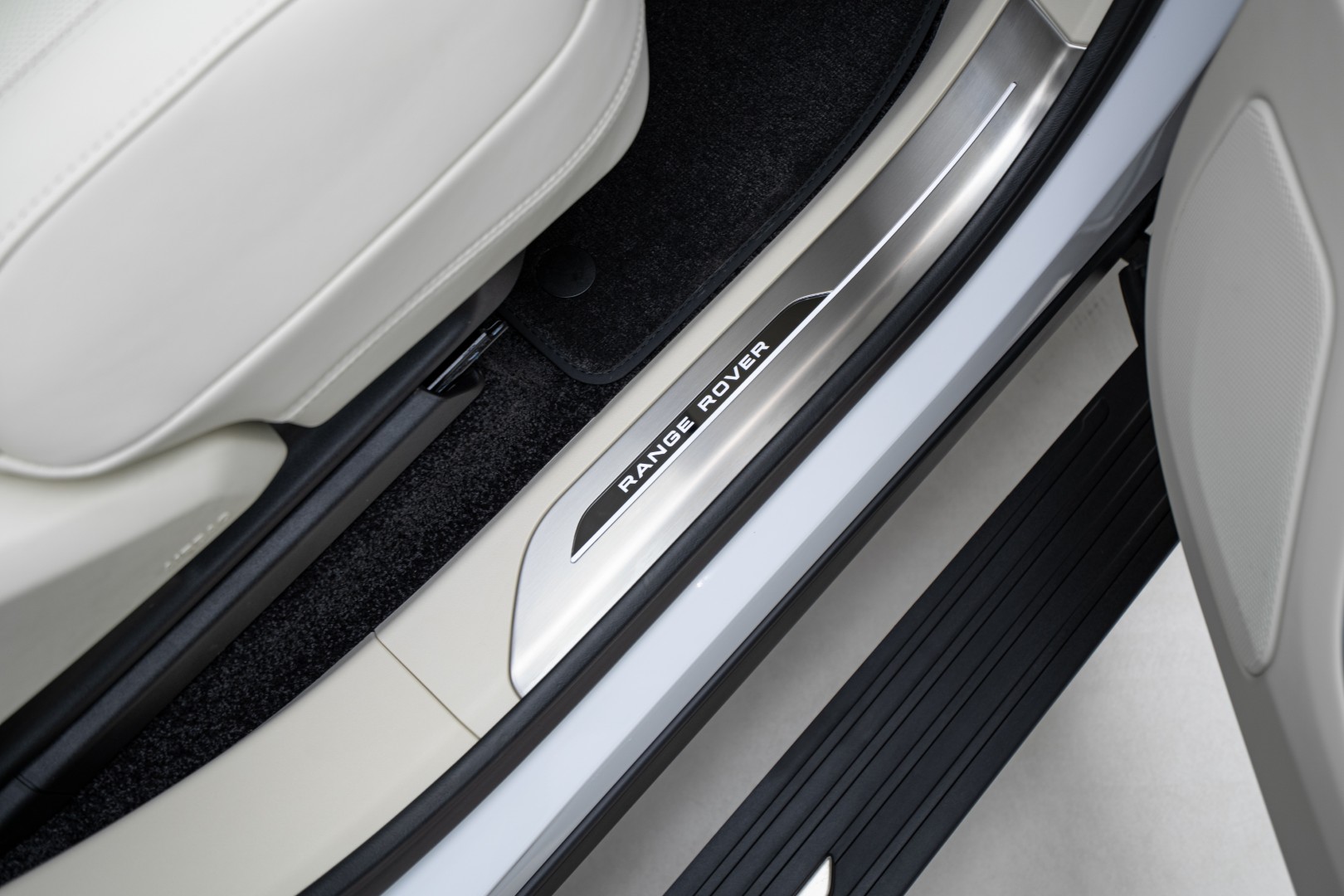 2025 RANGE ROVER P400 HSE | MAIN DEALER WARRANTY 5 YEARS